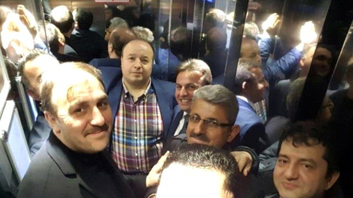 Milletvekili Taşcı, Asansörde Mahsur Kaldı