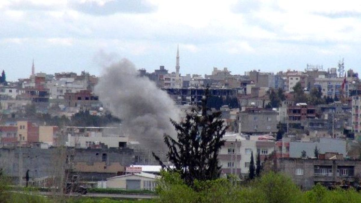 Nusaybin\'de Barikatlar Top Atışına Tutuldu