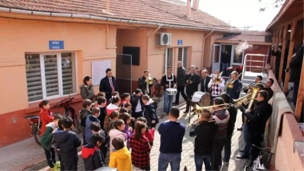 Öğrencilerden, Edirne Belediye Bandosu'na Ziyaret