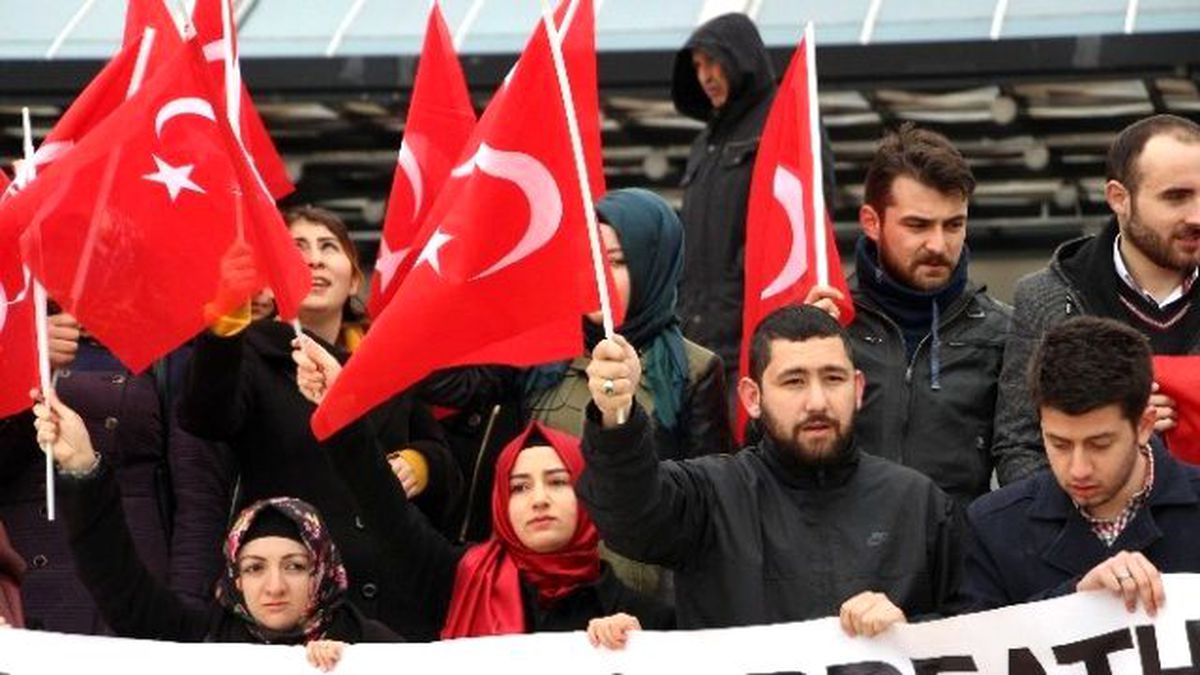 Omü\'de Üç Dilde \'Ankara\' Protestosu