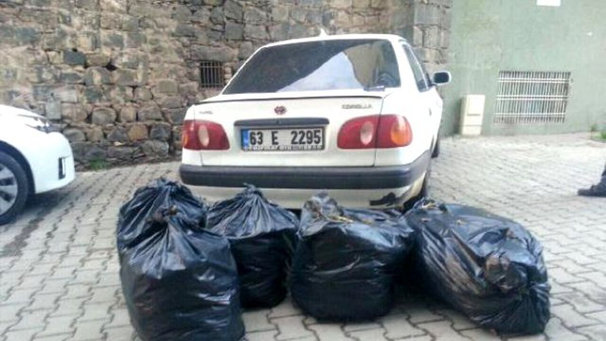 Otomobildeki 61 Kilo Esrara 2 Gözaltı