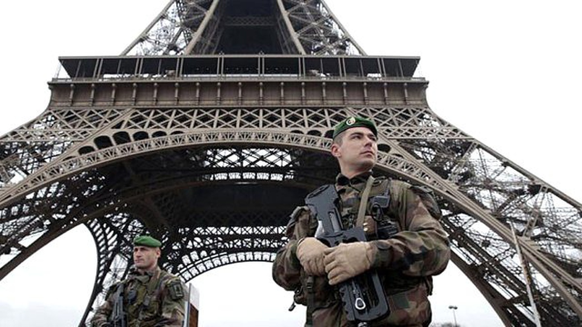 Paris\'te Terör Alarmı! Zanlılardan İkisi Türk Kökenli Fransız