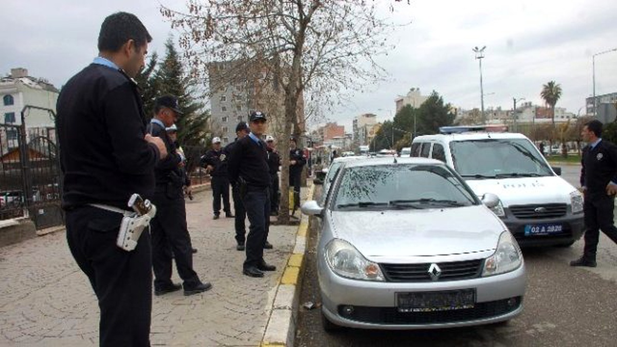 Plakasız Otomobil Polisi Harekete Geçirdi