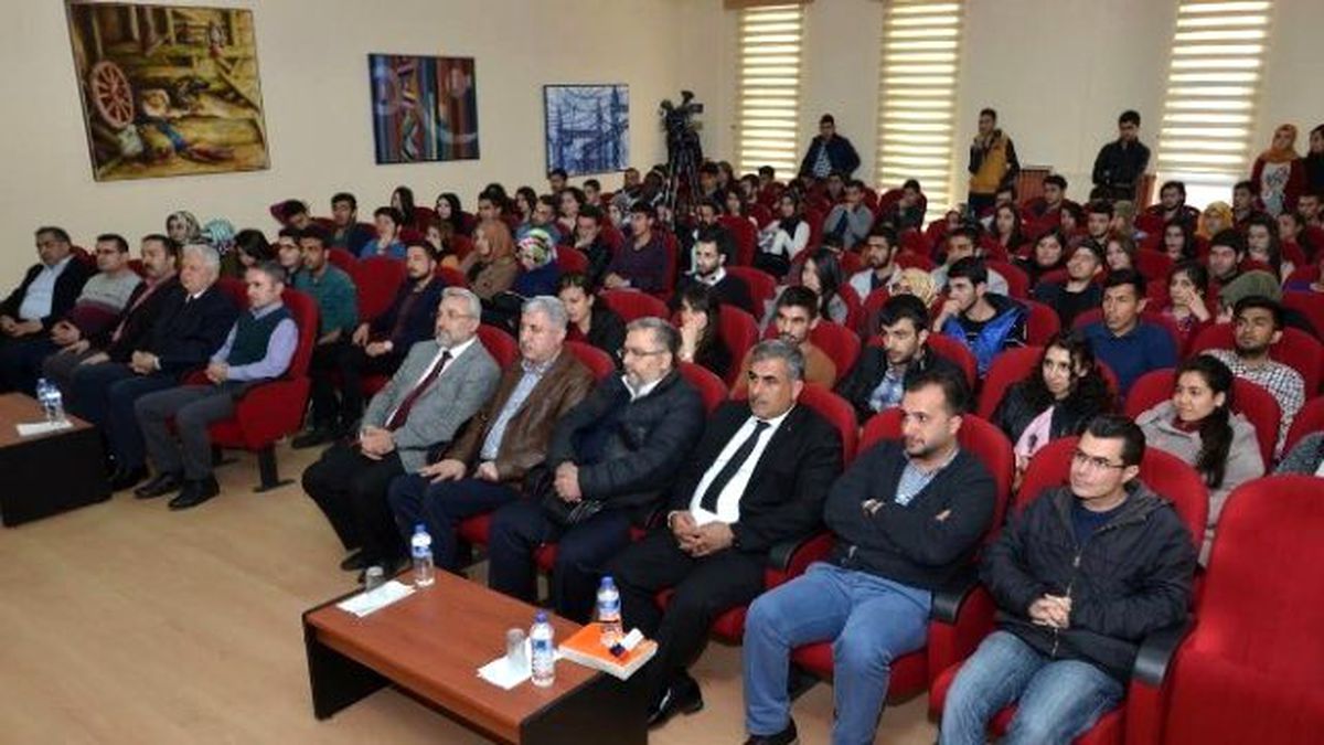 Polat, Üniversiteli Gençlerle Bir Araya Geldi