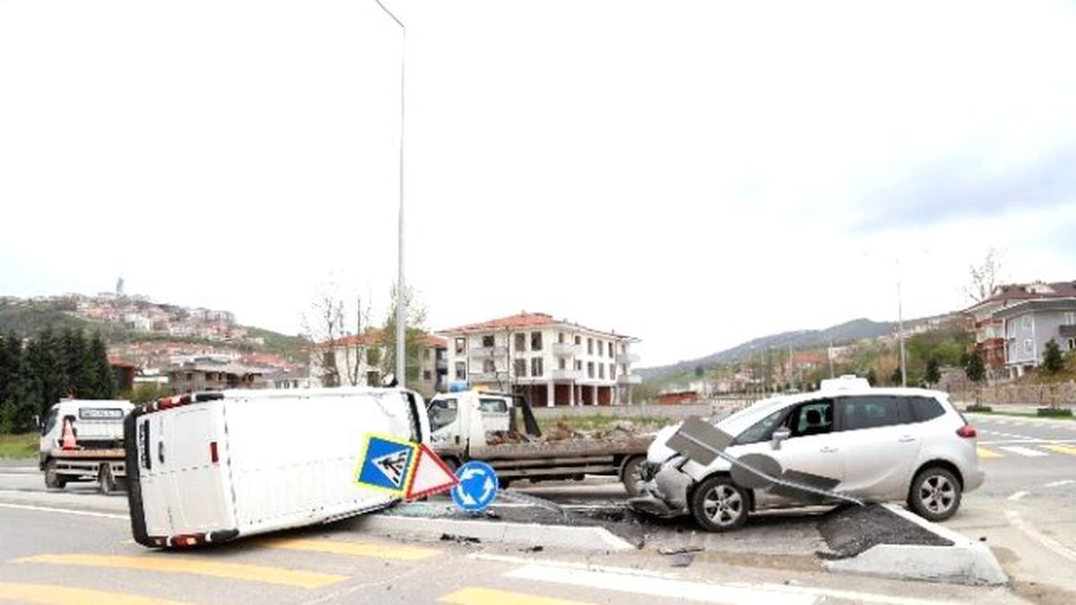 Sakarya\'da Trafik Kazası: 2 Yaralı