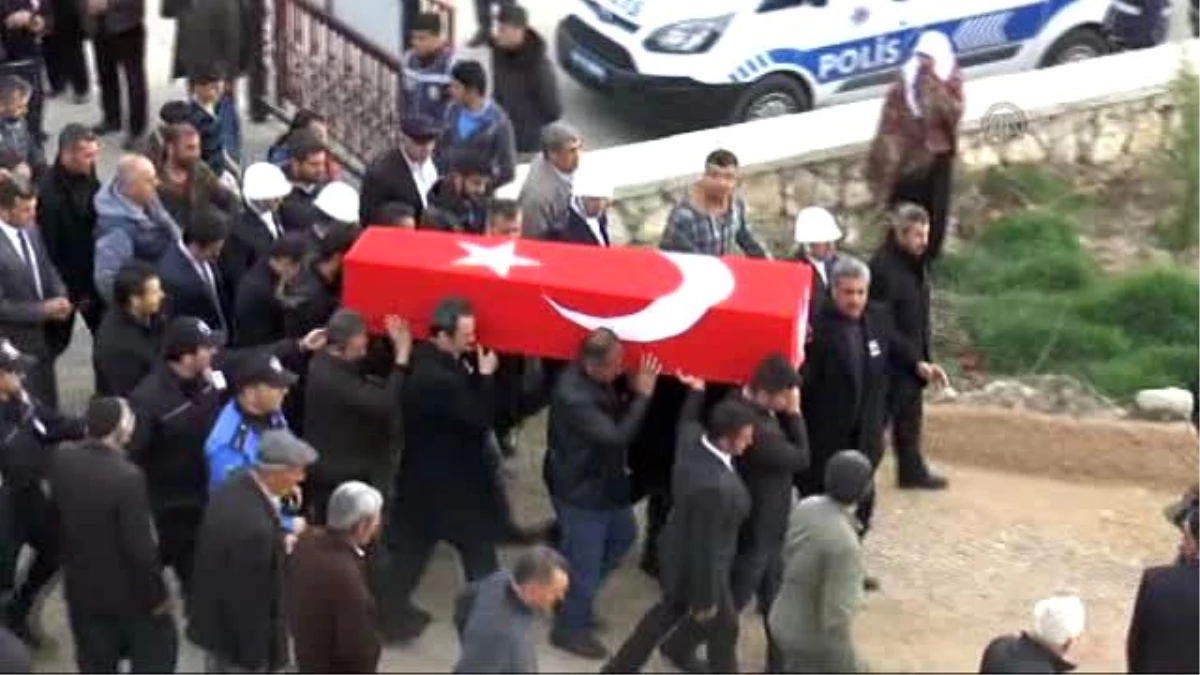 Şehit Gaffari Güneş\'in Cenazesi Memleketinde Toprağa Verildi (2)