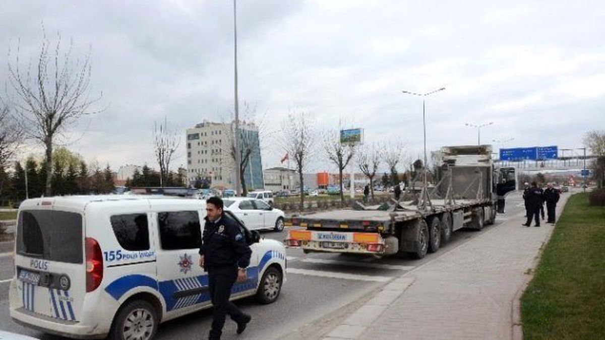 Şüpheli Otostopçu Kadın, Polis Ekiplerini Alarma Geçirdi