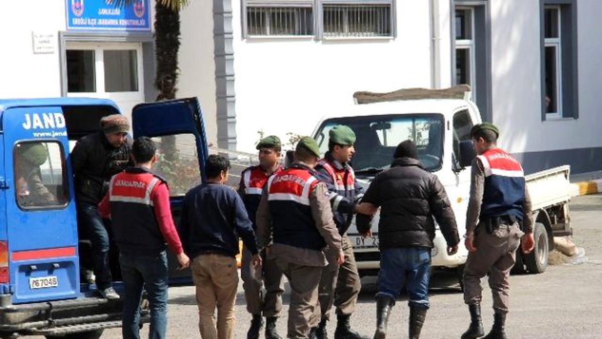 Telefon Hatları Kesilince Jandarmaya Yakalandılar