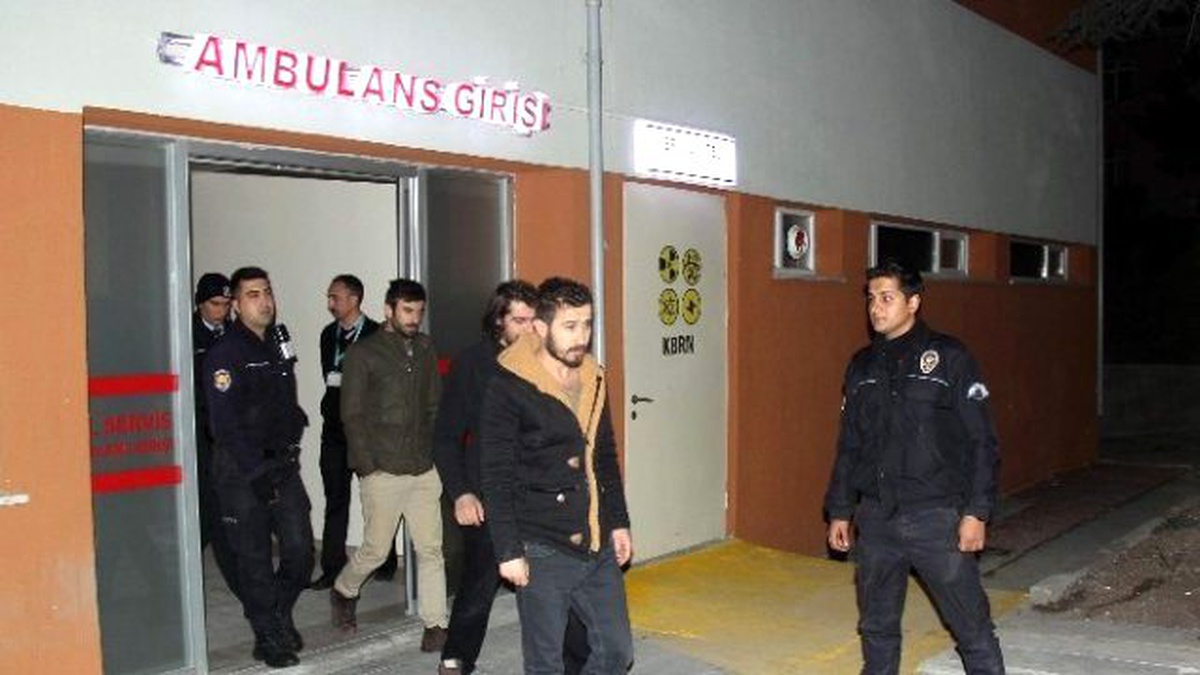 Terör Operasyonu\'nda Gözaltına Alınan Zanlılar Sağlık Kontrolünden Geçirildi