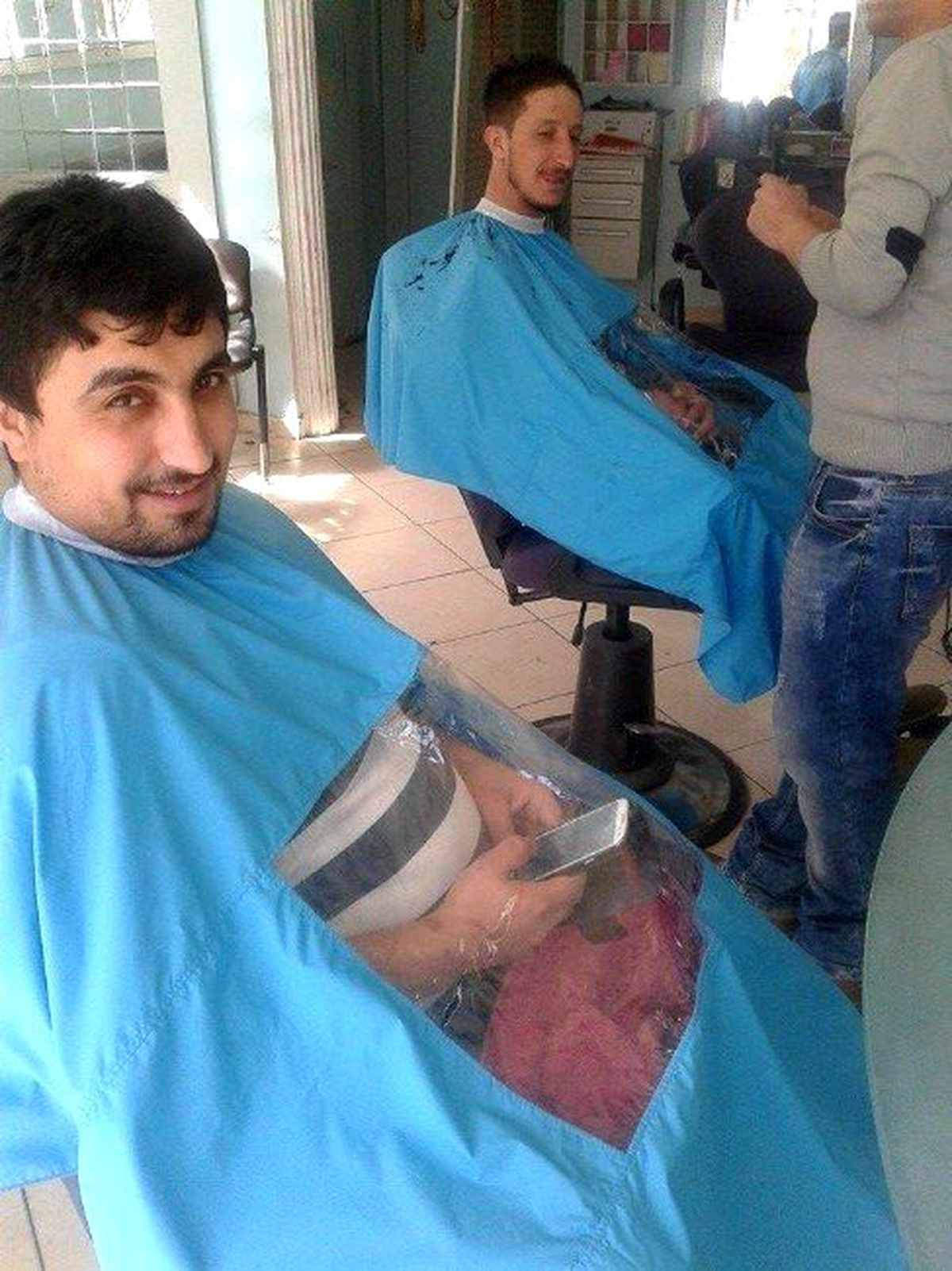 Tıraş Olurken Sosyal Medyayı da Takip Ediyorlar