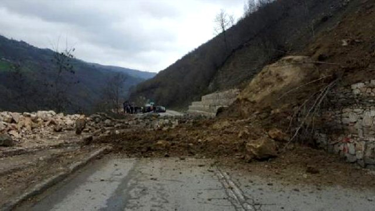 Toprak Kayması Nedeniyle Kosova-Makedonya Yolu Kapandı