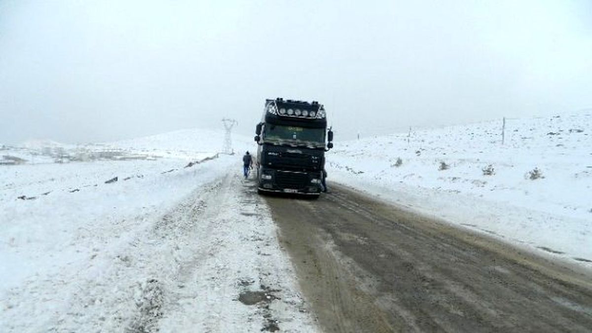 Ulgar Dağı\'nda Ulaşıma Kar Engeli
