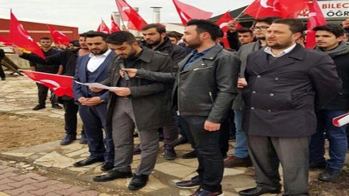 Üniversite Öğrencileri Teröre Karşı Tek Yürek Oldu