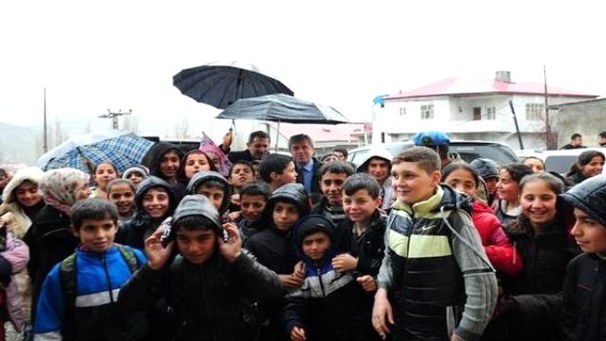 Vali Ahmet Çınar Hizan İlçesini Ziyaret Etti