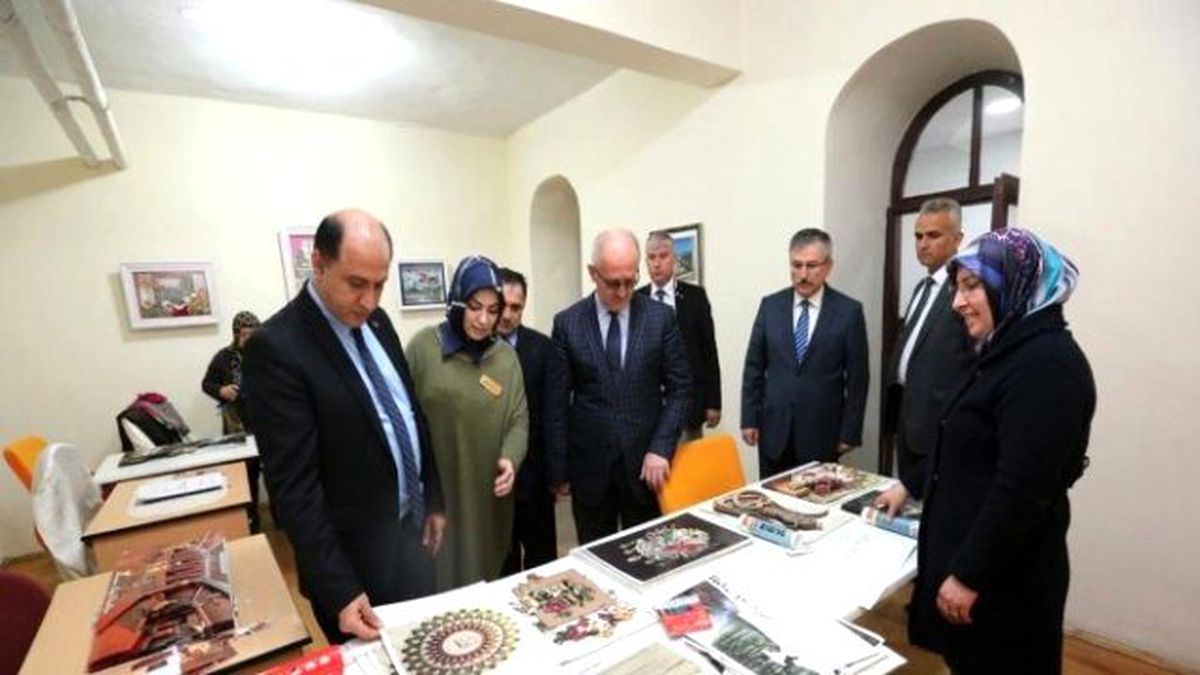 Vali Çomaktekin\'den Yeni Halk Eğitim Binasında İnceleme