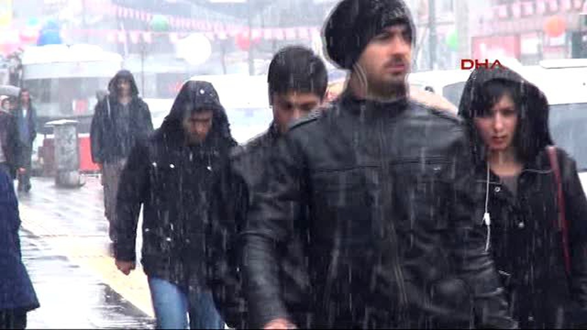 Van\'da Kar, Bahçesaray\'da Fırtına Etkili Oldu