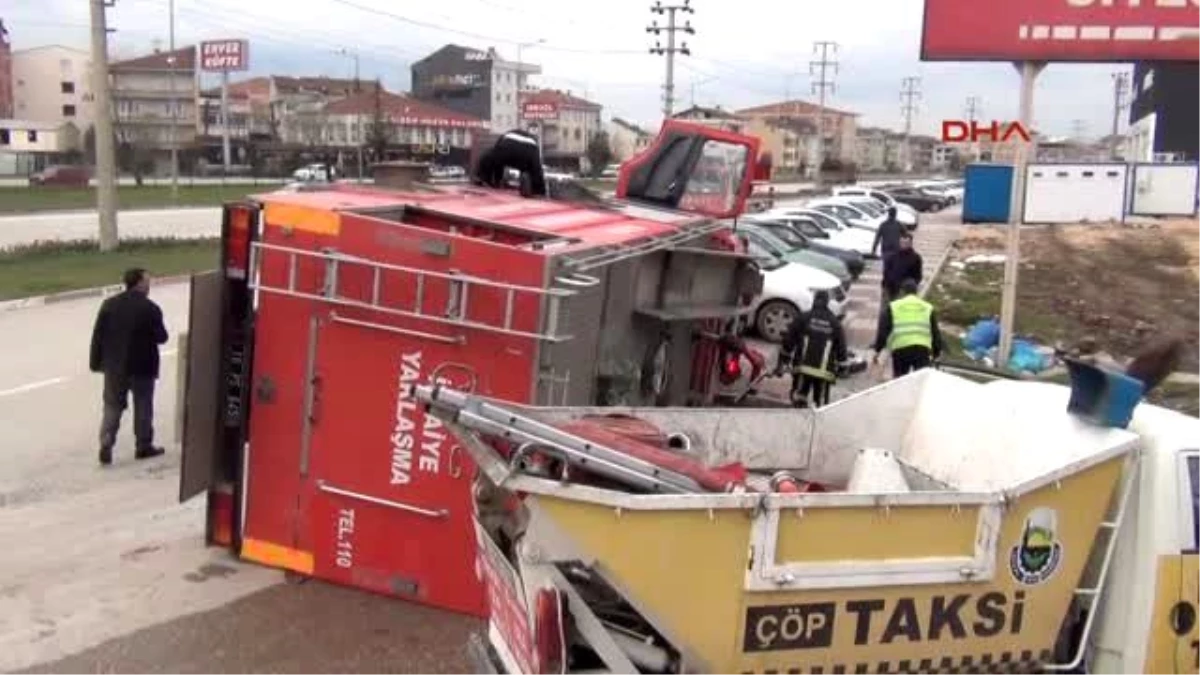 Yangına Giden İtfaiye Aracı Kaza Yaptı: 3 Yaralı