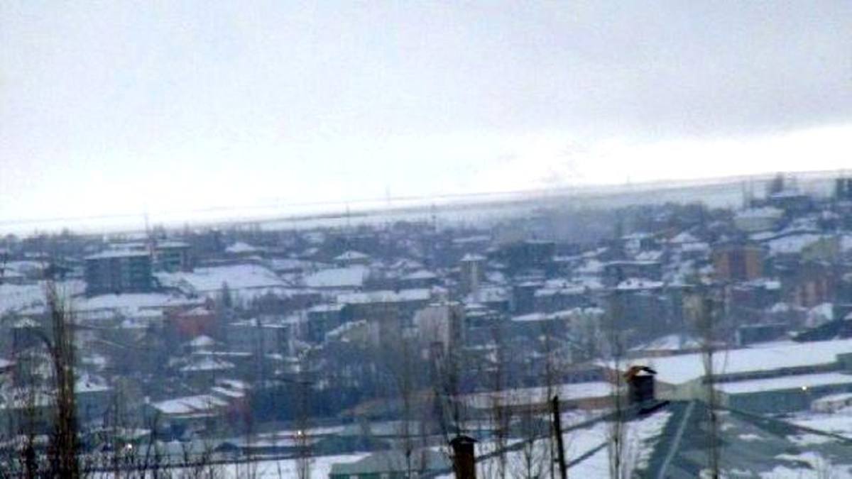 Yüksekova\'da Top Atışı ve Kar Yağışı