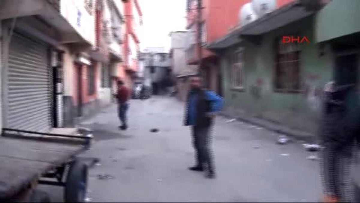 Adana Polisi Görünce Uyuşturucu ve Paraları Atıp Kaçtılar