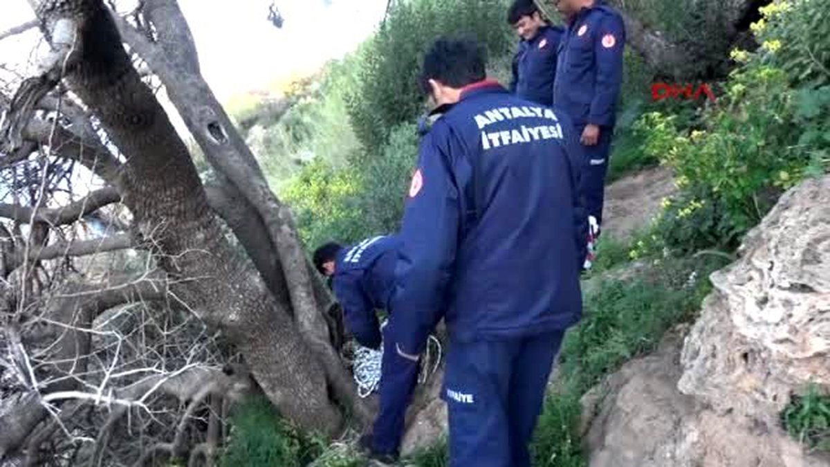 Antalya 30 Metre Yükseklikten Kayalıklara Düşerek Öldü