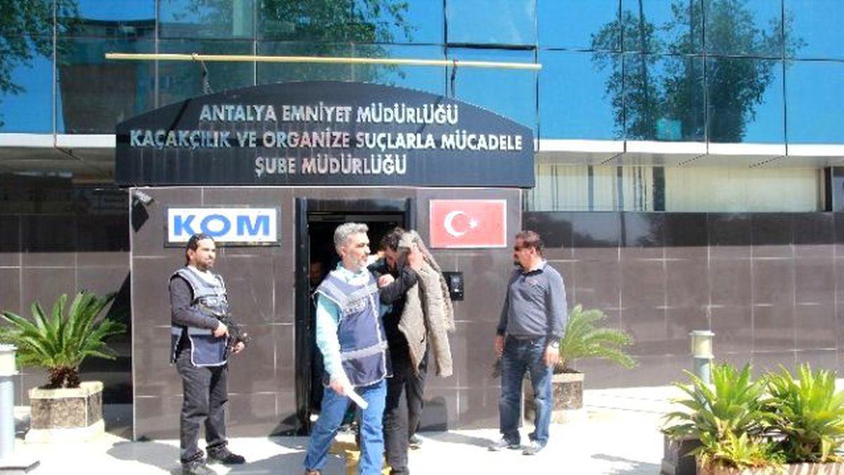 Antalya\'da Uyuşturucu Operasyonu: 4 Gözaltı