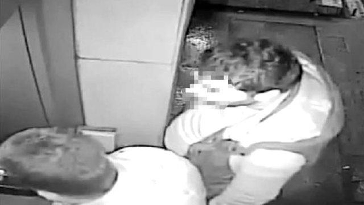 Atm\'lere Düzenek Yerleştirip Emeklilerin Maaşını Çalan Şebekeye Operasyon