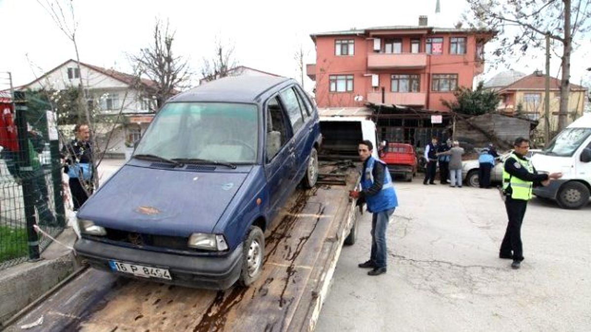 Başiskele\'de Hurda Araçlar Toplanıyor