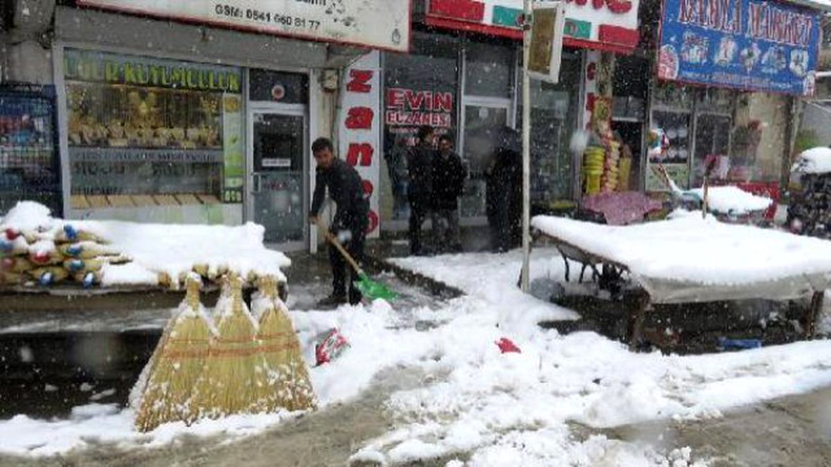 Başkale\'ye Mart Karı Etkili Oldu
