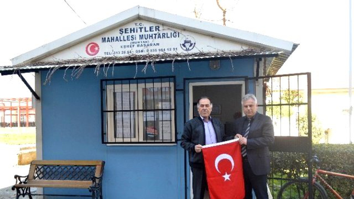 Belediyenin Türk Bayrağı Hassasiyetine Muhtarlardan Teşekkür