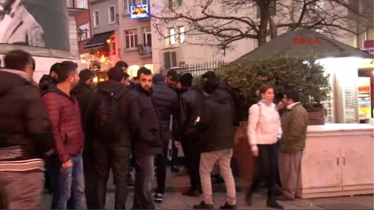 Beyoğlu\'nda 5 Kişi Basın Açıklaması Yaparken Gözaltına Alındı