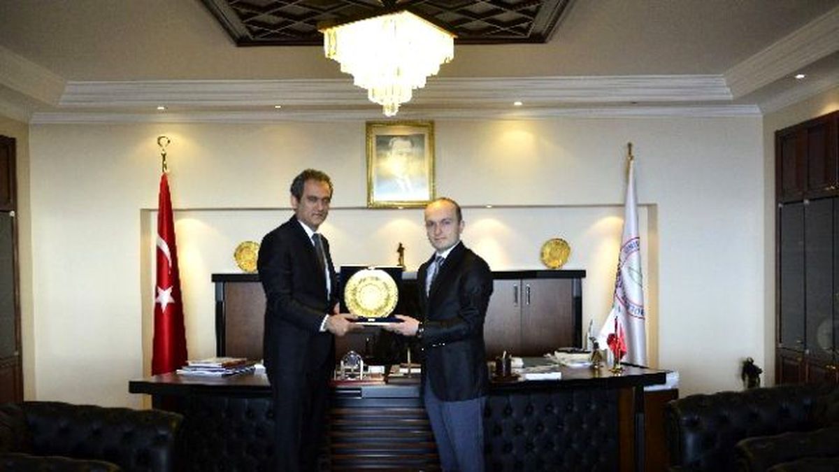 Bik Müdürü Ali Nuhoğlu Rektör Özer\'i Ziyaret Etti