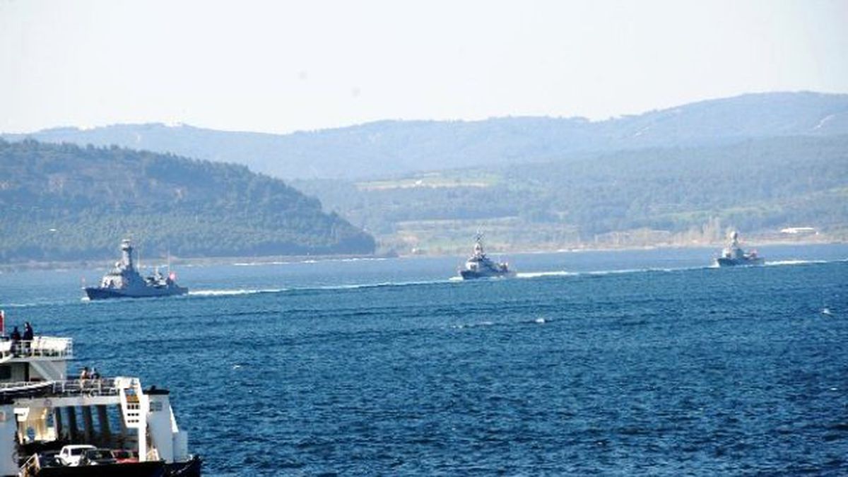 Çanakkale Boğazı\'nda Resmi Geçit Provası Yapıldı