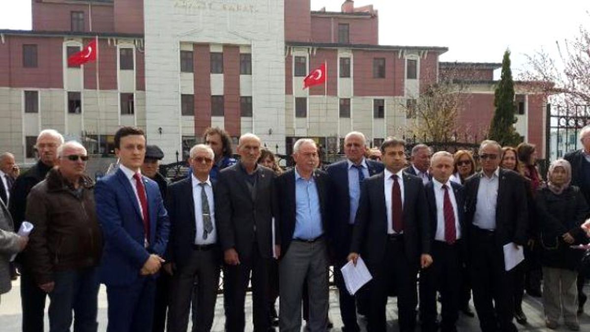 CHP'lilerden, Cumhurbaşkanı ve Başbakan'a Suç Duyurusu