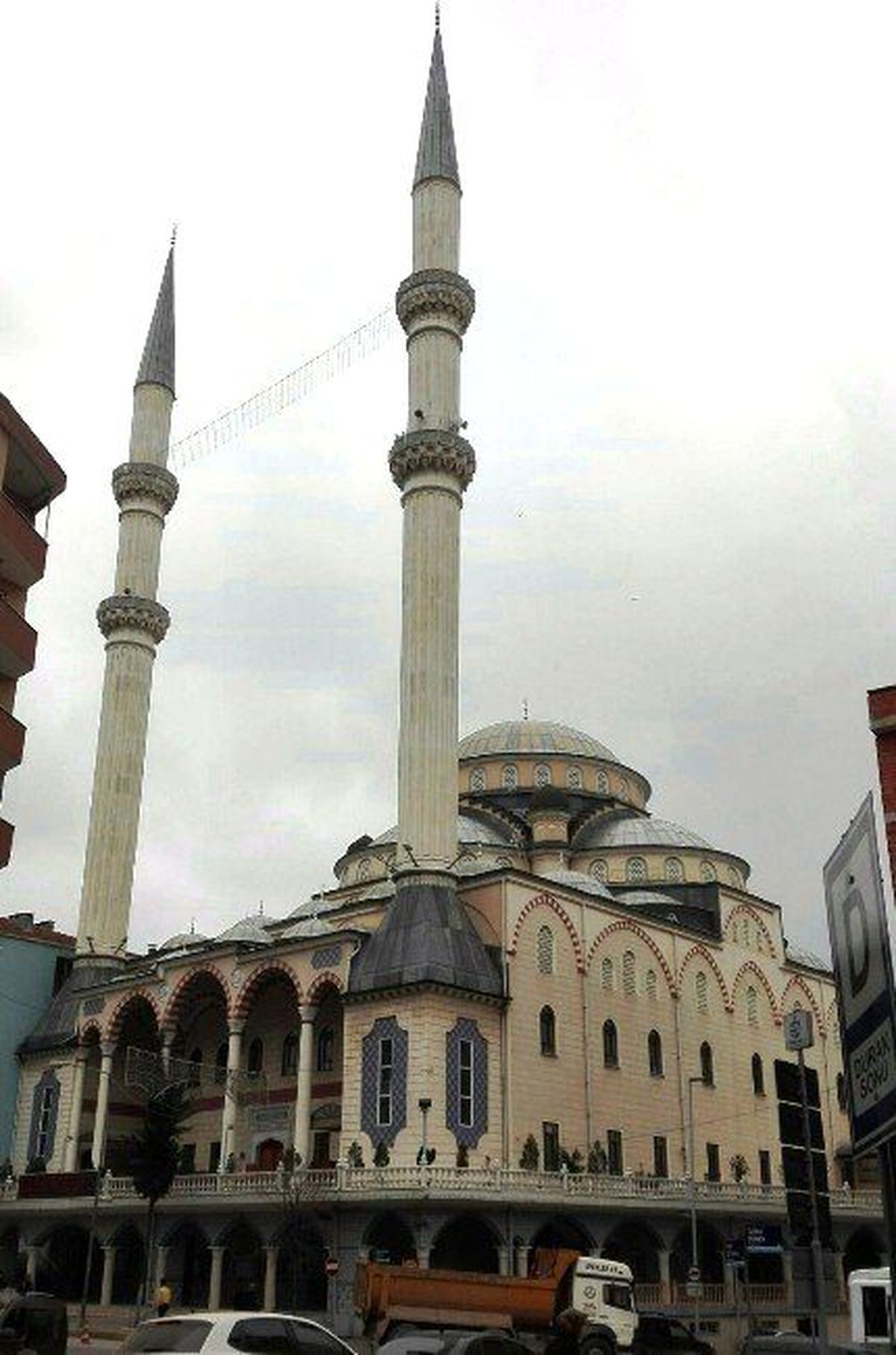 Çifte Minareli Camilere Mahya Takıldı