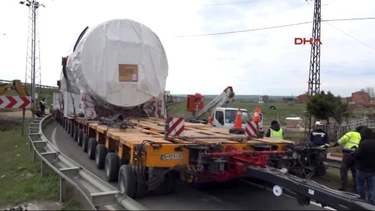 Çorlu 480 Tonluk Gaz Tribünü, 240 Tekerlekli Çekiciyle Taşınıyor