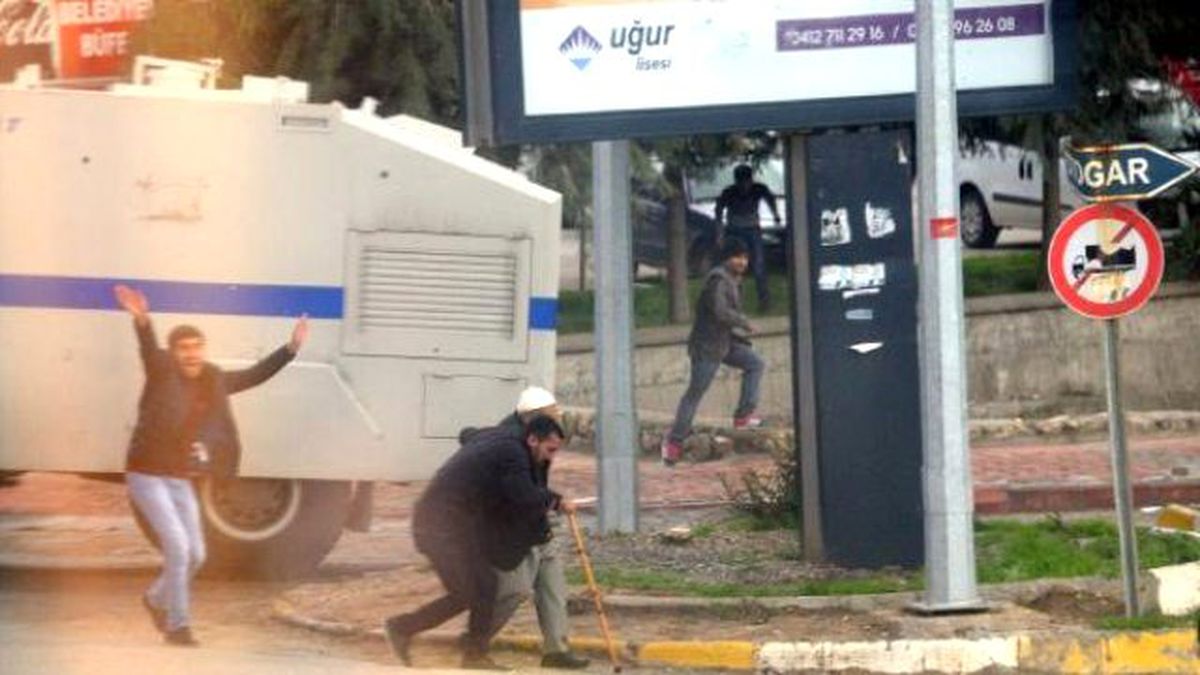 Demirtaş: Ülkenin Tek Köprüsü Hdp\'dir, Bunu da Yıkmaya Çalışıyorlar