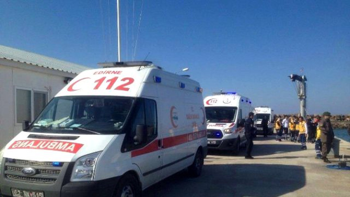 Ege\'de Göçmen Faciası: 40 Kişinin Bulunduğu Bot Battı