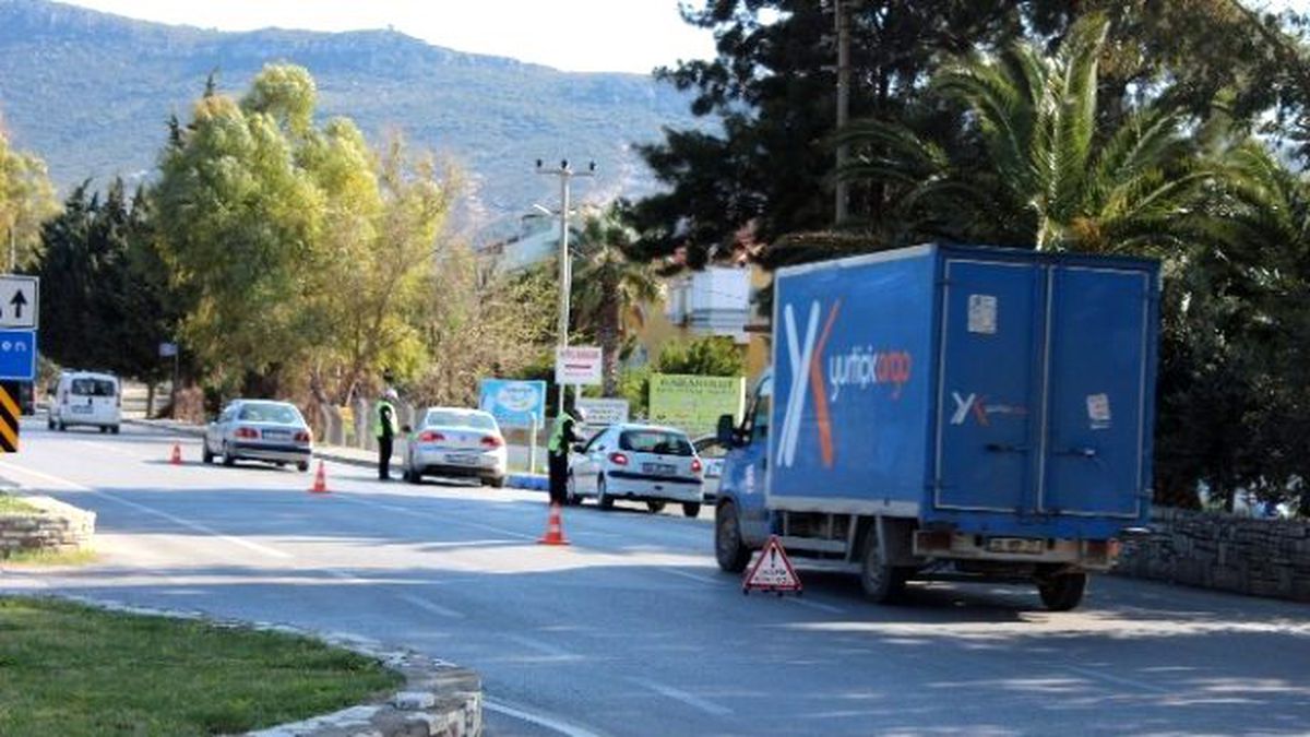 Foça\'da Kasksız Motosiklet Sürücülerine Geçit Yok