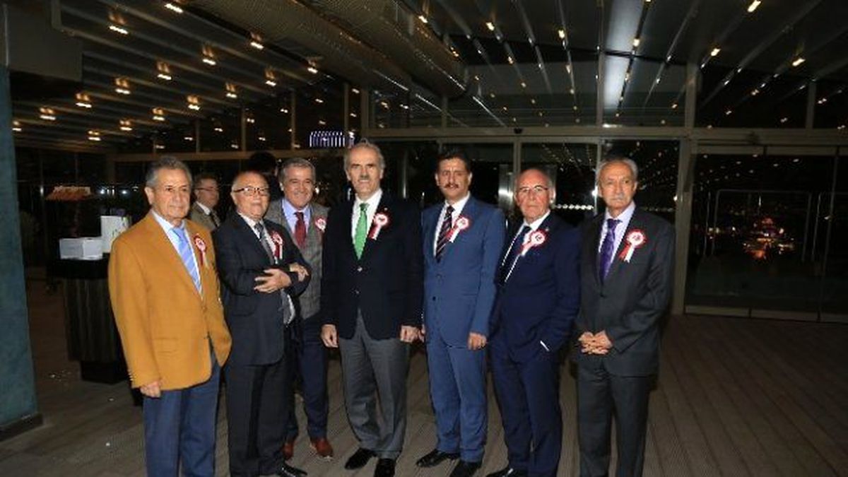 Futbol Adamları\'ndan Başkan Altepe\'ye Ödül