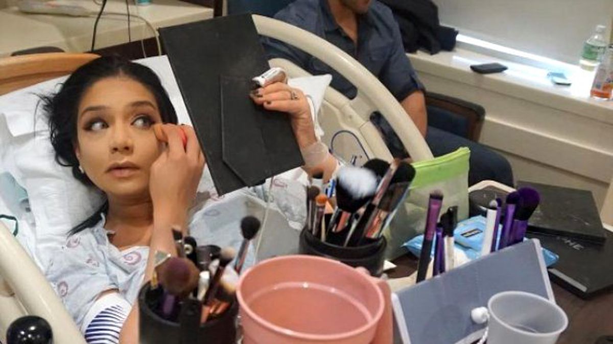 Genç Kadın Doğum Esnasında Makyaj Yaptı