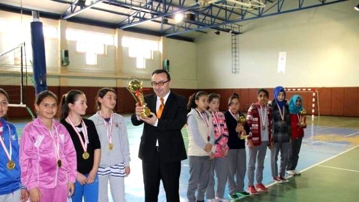 Gülşehir\'de Okullar Arası Dart Şampiyonası Yapıldı