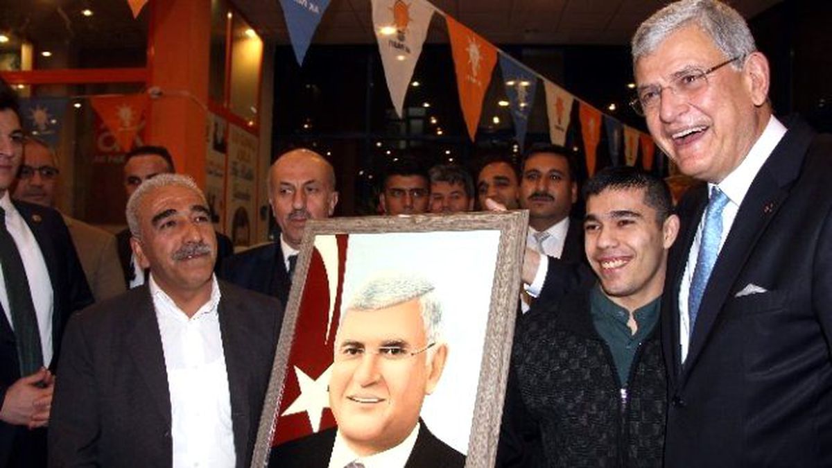 İşitme Engelli Gençten Bakana Jest