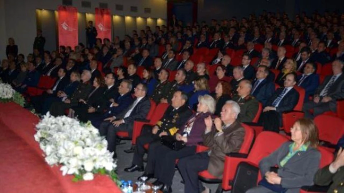 İzmir\'de Şehit Yakınları ve Gazilere Devlet Övünç Madalyası
