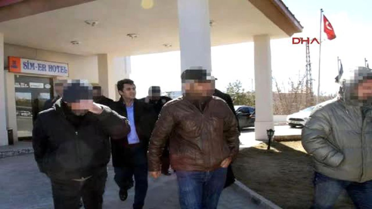 Kars Dbp Eş Genel Başkanı Kamuran Yüksek, Kars\'ta Bulunduğu Otelde Gözaltına Alındı-2