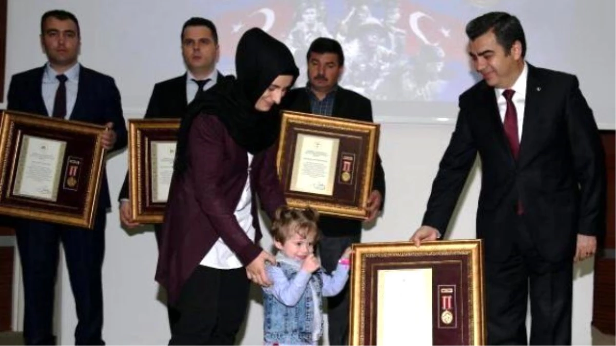 Kayseri\'de Şehit Yakınları ve Gazilere Devlet Övünç Madalyası