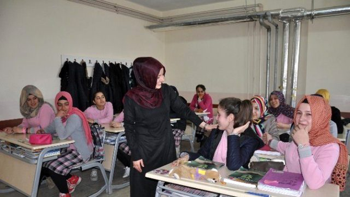 Kız Öğrencilere \'Çocuk Yaşta Evliliğin Zararları\' Anlatıldı