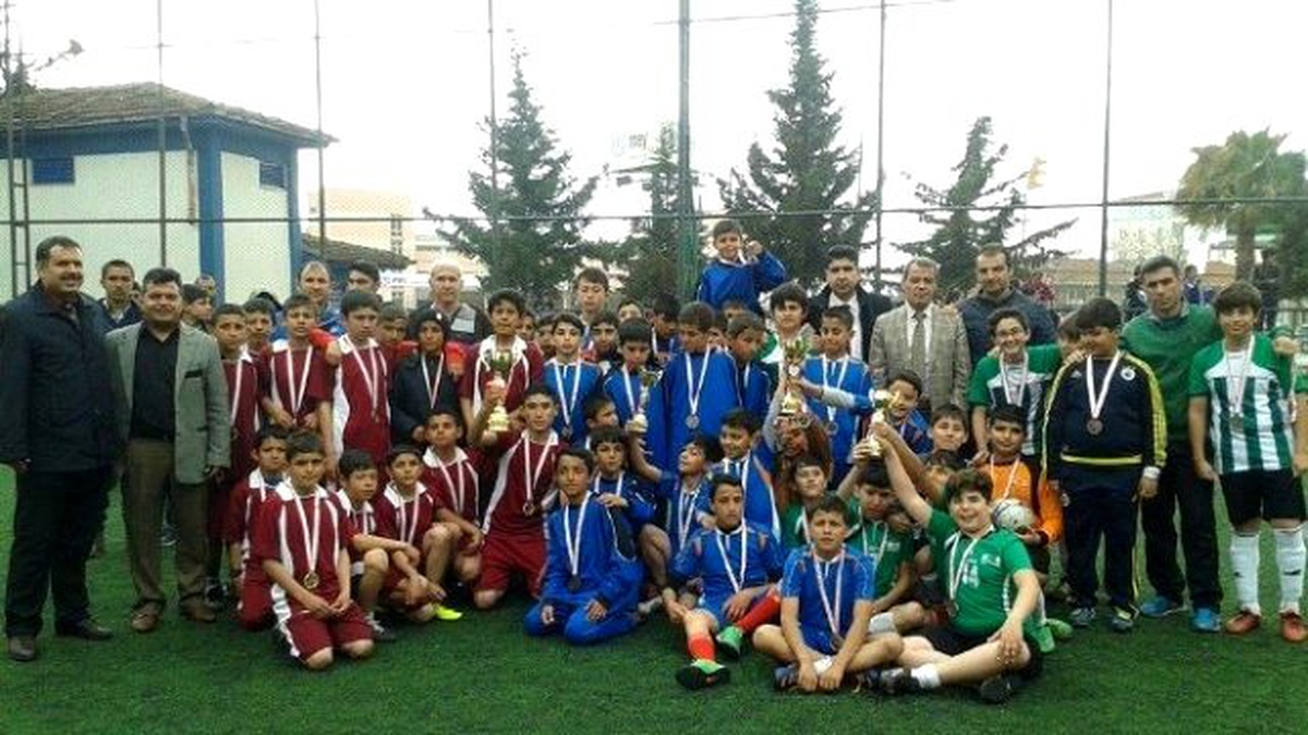 Küçük Erkeklerde Futbolun Şampiyonu Karamelik Ortaokulu Oldu