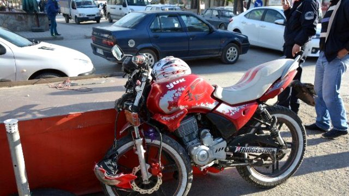 Otomobil ile Motosiklet Çarpıştı: 1 Yaralı