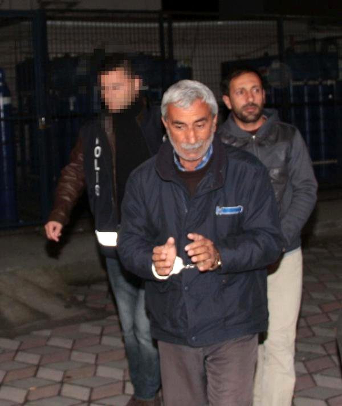 PKK Operasyonunda Gözaltına Alınan 12 Kişi Sağlık Kontrolünden Geçirildi