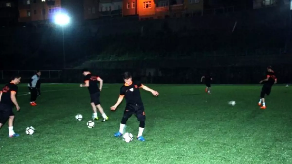 Romanlar Futbol Takımı Kurup Sahaya İndi